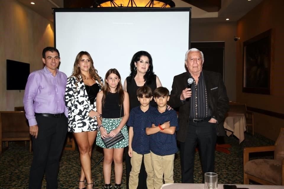 Alfredo García, Diana Muñoz Cantú, Isabella García Muñoz, Alfredo García Muñoz, Mauricio García Muñoz, Diana Cantú de Muñoz y Gilberto Muñoz