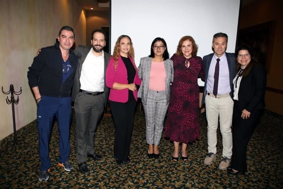 Humberto Fuentes, Miguel Estrada, Yesenia Alcorta, Patricia Medina, Norma López, Manuel Palacios y María Tereza Azevedo