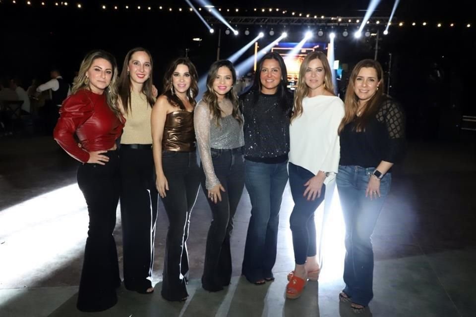 Ana González, Lily Martínez, Ivonne Villarreal, Lilia Vicencio, Débora Guadiana, Aida Aguiñaga y Nora González