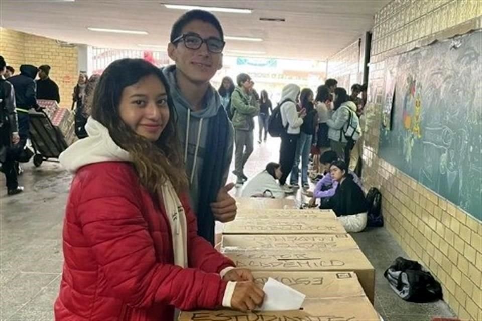 Cajas de cartón fueron las urnas en la consulta interuniversitaria que se realizó en 20 sedes de la UNAM.