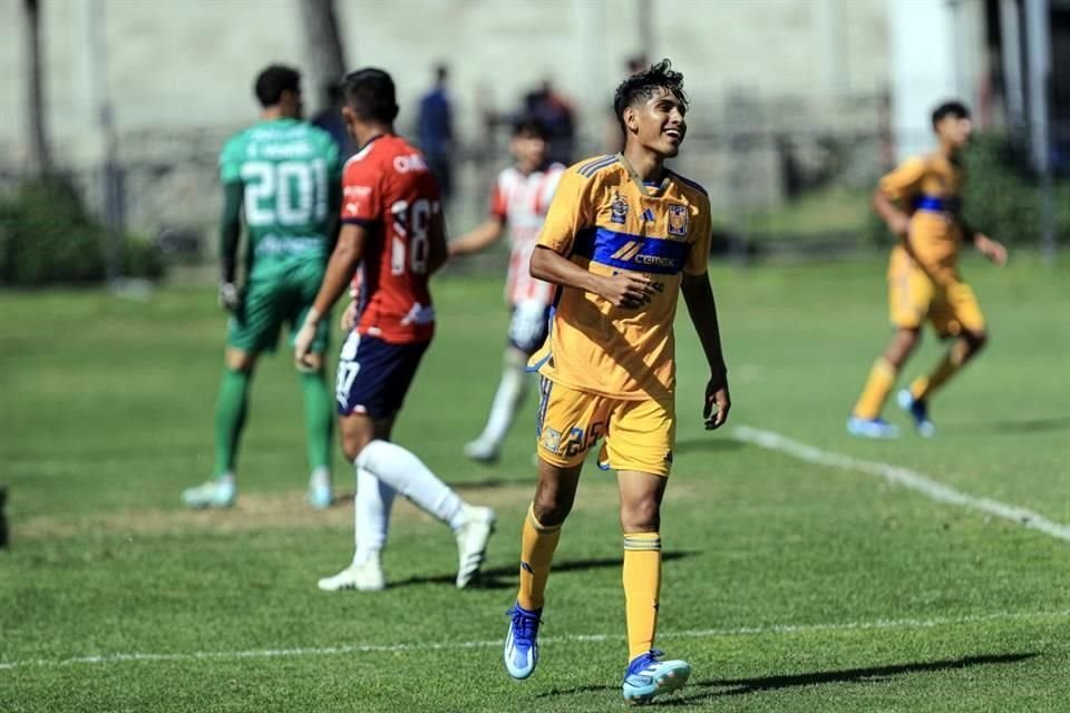 Con gol en el último minuto, los Tigres Sub 23 rescataron el empate ante Chivas.
