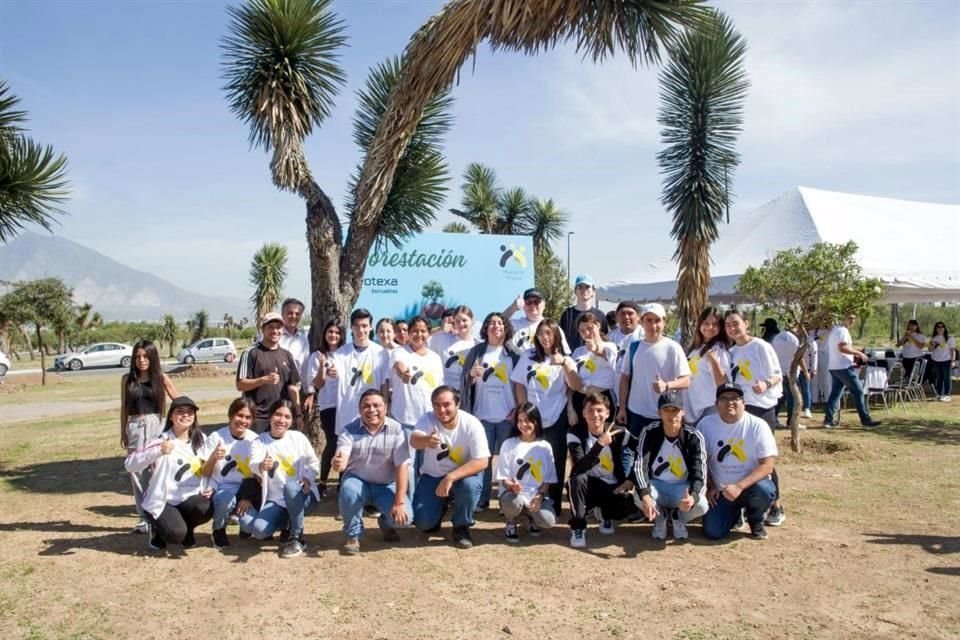 La comunidad U-ERRE se hizo presente en la reforestación.
