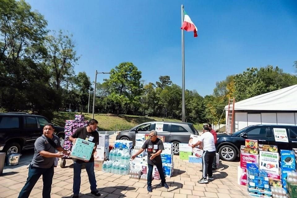 La Secretaría de Cultura realizó un Maratón Artístico en el complejo de Los Pinos para recibir donaciones.