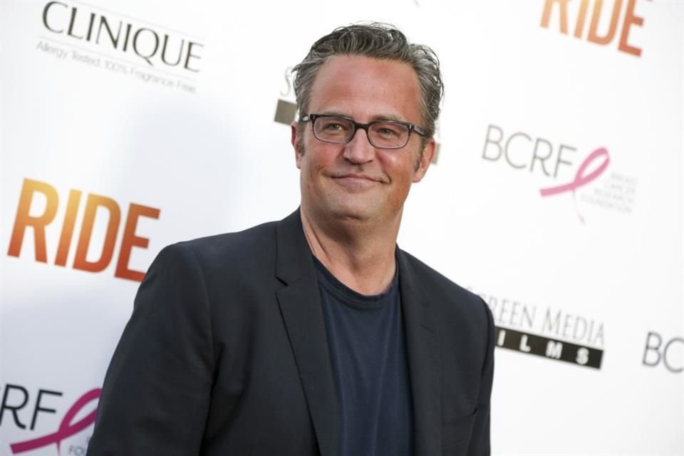 Paramédicos hallaron medicamentos prescritos, como ansiolíticos y antidepresivos, en casa de Matthew Perry; no había drogas ilegales.