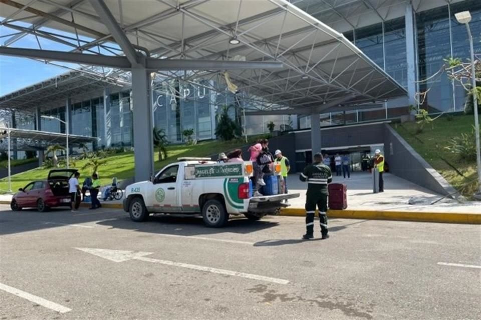 La Secretaría de Turismo (Sectur) detalló que por medio de 13 unidades vehiculares de los Ángeles Verdes se apoyó el traslado de turistas de la zona hotelera.