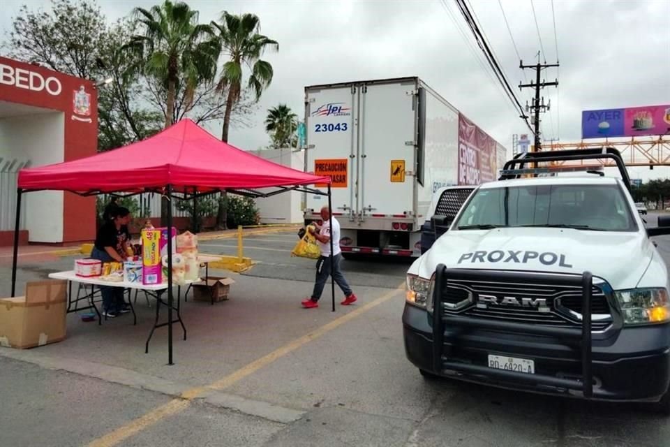 Los elementos municipales invitaron a la gente a donar mas insumos para los afectados tras el paso del Huracán ''Otis''.