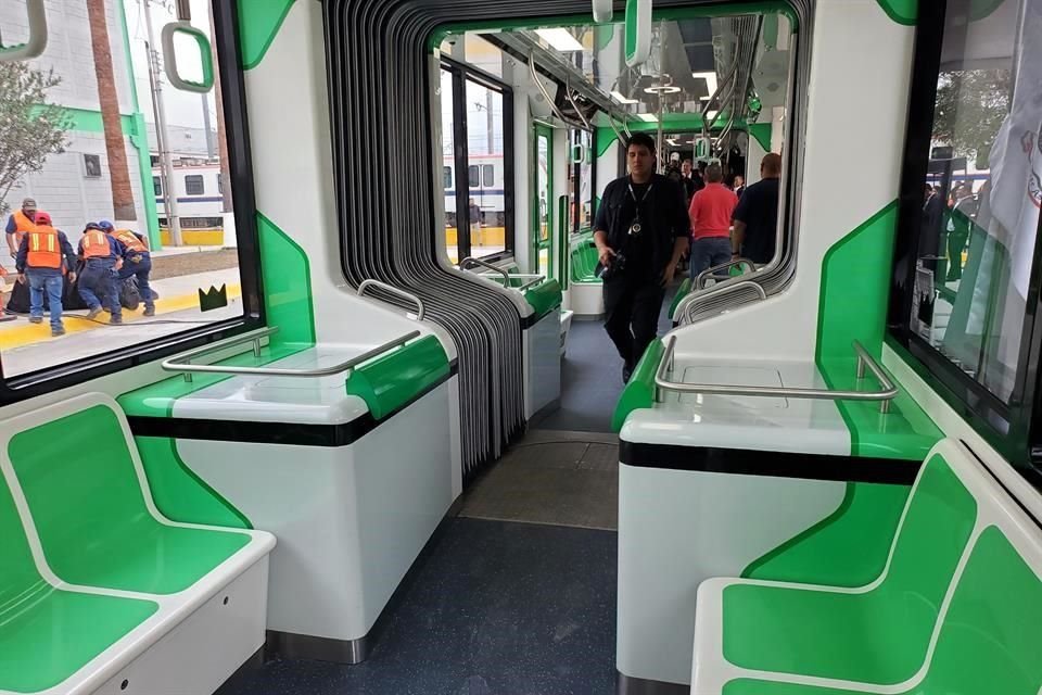 Más imágenes al interior del tren eléctrico.