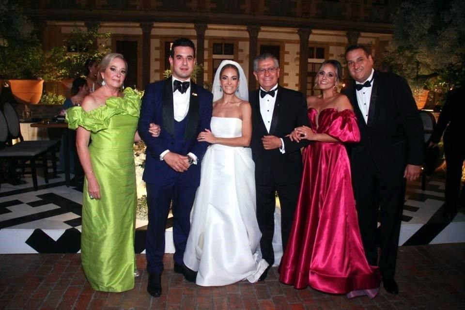 Gabriela Ortúzar de Palacio, Alejandro Bassol Dávila, Ana Gabriela Palacio Ortúzar,  Federico Palacio Herrera, Daniela Palacio de Brandi y Marcelo Brandi Elguézabal