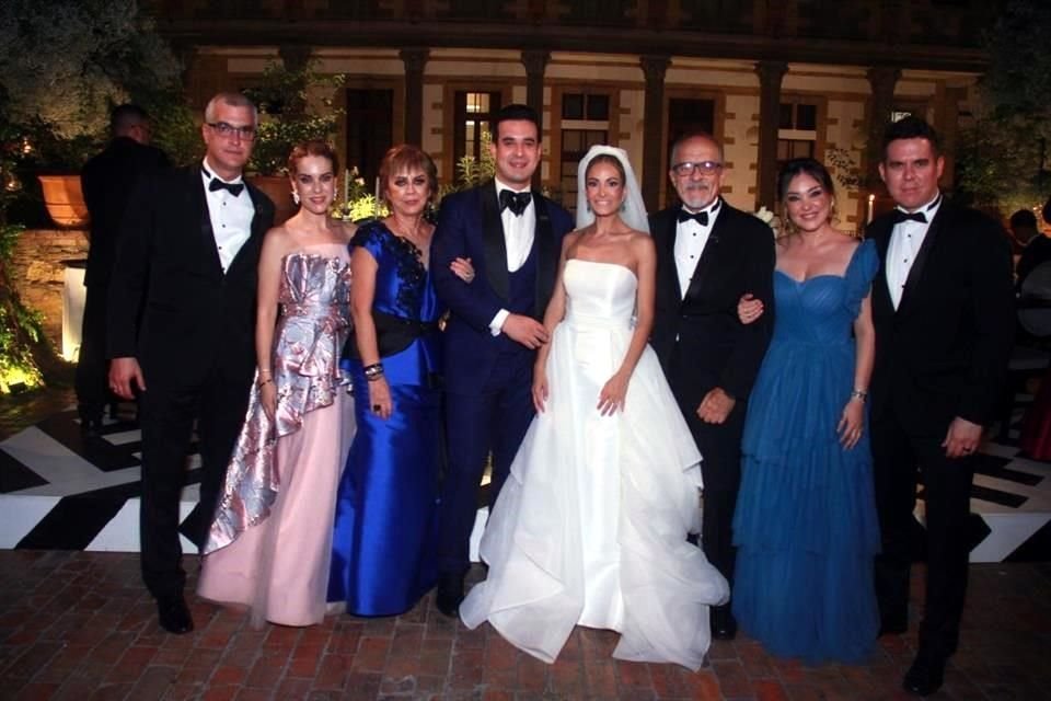 Francisco Flores, Lizzeth Bassol de Flores, María Elena Dávila de Bassol, Alejandro Bassol Dávila, Ana Gabriela Palacio Ortúzar, Ricardo Bassol Mayagoitia, Gaby Villarreal de Bassol y Ricardo Bassol D