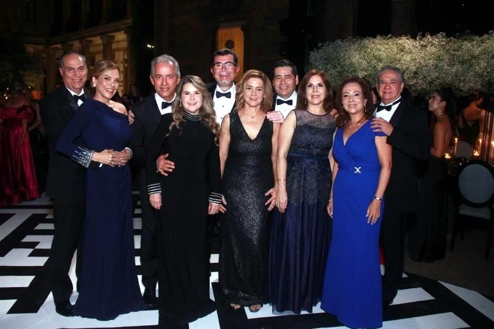 Miguel Ángel López, Isabel Martínez de López, Jaime Leal y Rosy de Leal, Rodolfo Zúñiga, Tere Elizondo, Vilma de Ortiz, Javier Ortiz, Betty Medina y Sergio González y Betty Medina