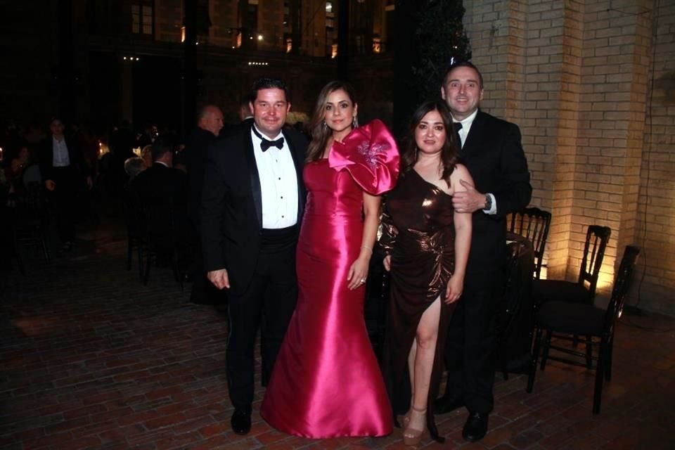 Agustín Flores Cavazos, Cynthia Montemayor de Flores, Nena Fernández de Alanís y David Alanís