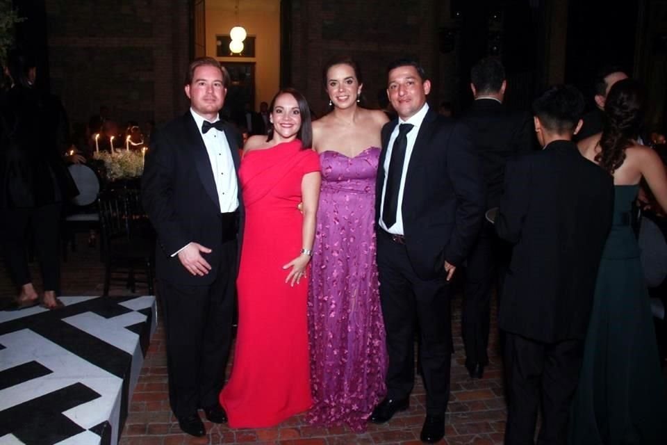 David Sánchez, Mónica Guerra de Sánchez, Marcela Cantú y Alejandro Ramírez