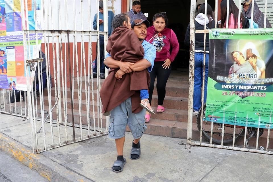 Los pequeños también fueron protegidos del frío.