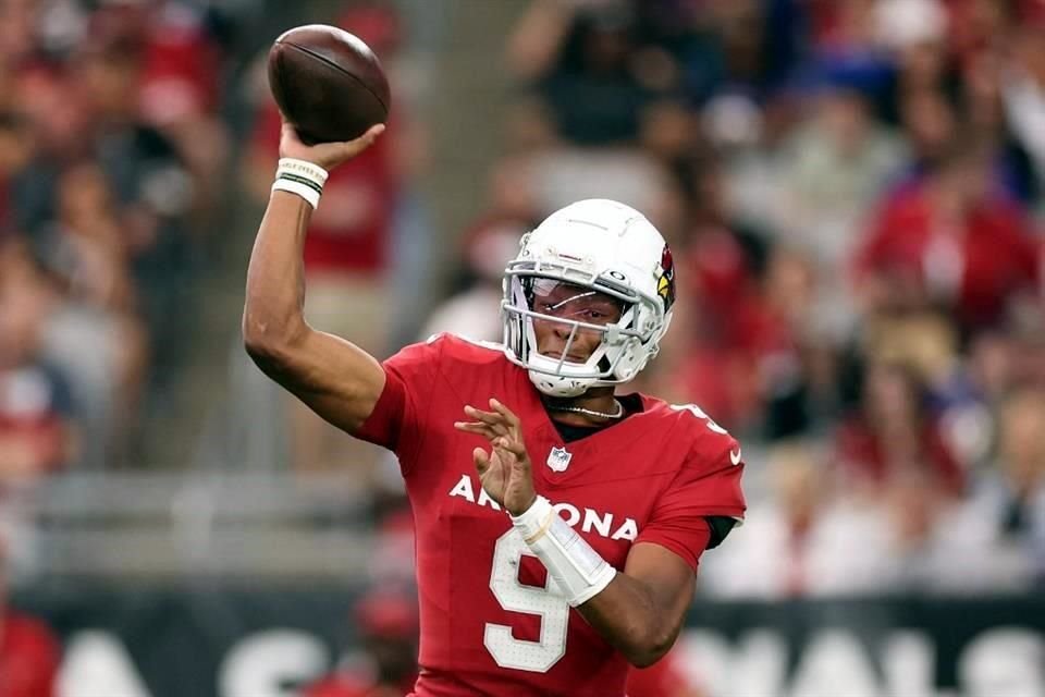 El QB Joshua Dobbs pasó a Minnesota en un intercambio con Arizona.