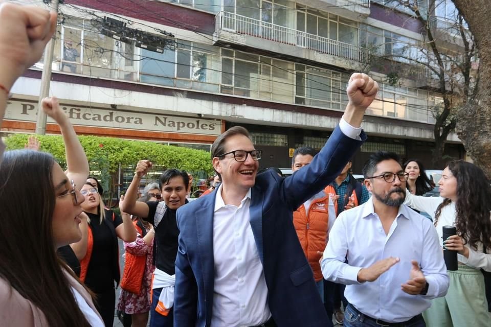 'Tenemos equipo desplegado en todas las alcaldías. Vamos a empezar hasta el 5 de noviembre, casa por casa. Conozco esta Ciudad como la palma de la mano', aseguró.