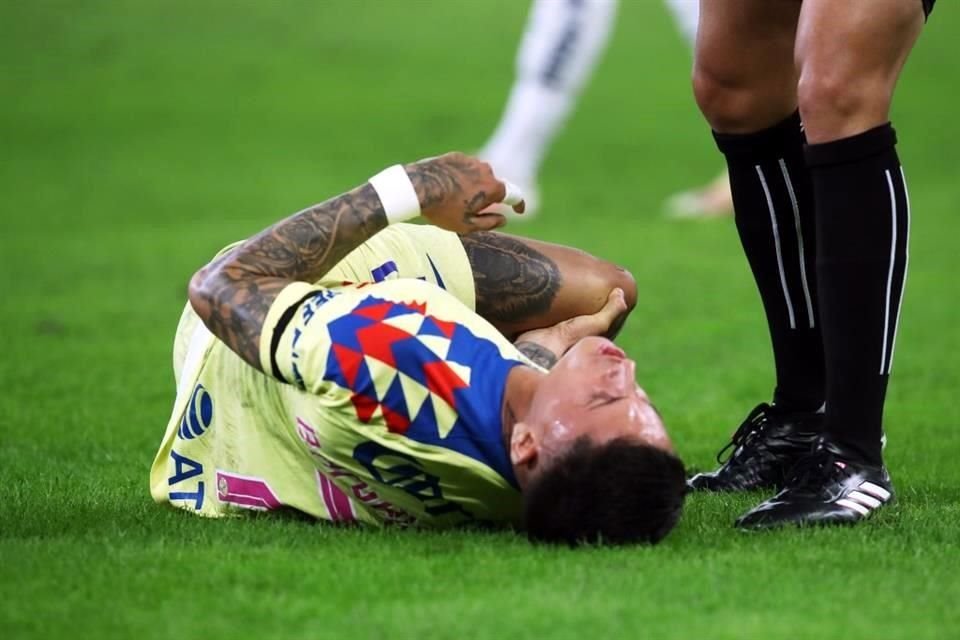 Brian Rodriguez se lesionó durante el partido contra Rayados.