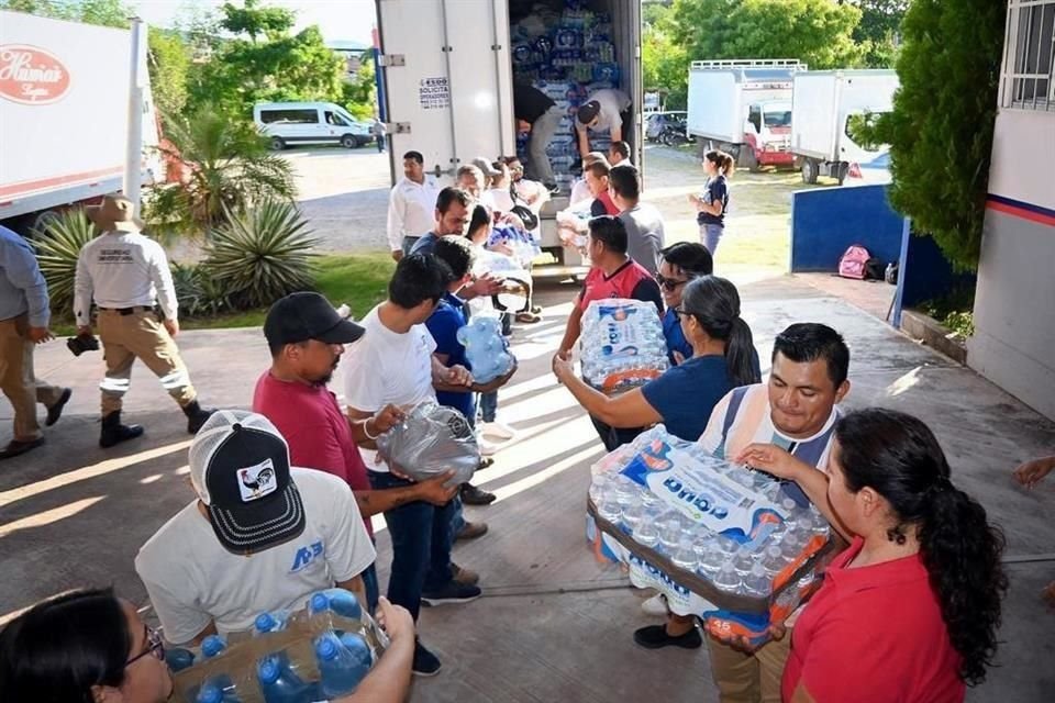 El cargamento es vigilado durante el trayecto.