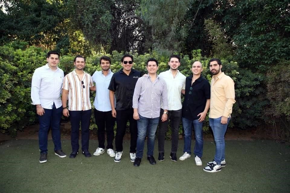 Mauricio Salazar, Alejandro Aragón, Diego Nacimento, Vicente Munguía, José Carlos Ibarra Perales, Diego Páez, Salvador Salazar y Alejandro Montemayor