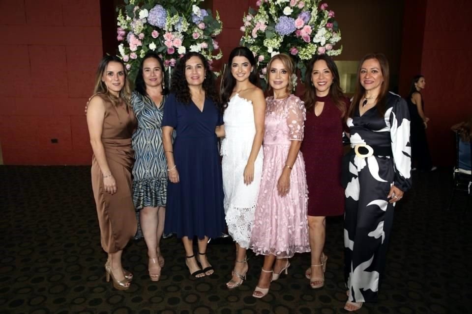 Rosy de Olivares, Adriana de Martínez, Nora Luz de Azuela, Mariana Páez Ávila, Mirta Perales de Ibarra, Elisa Olivares y Blanca Sánchez