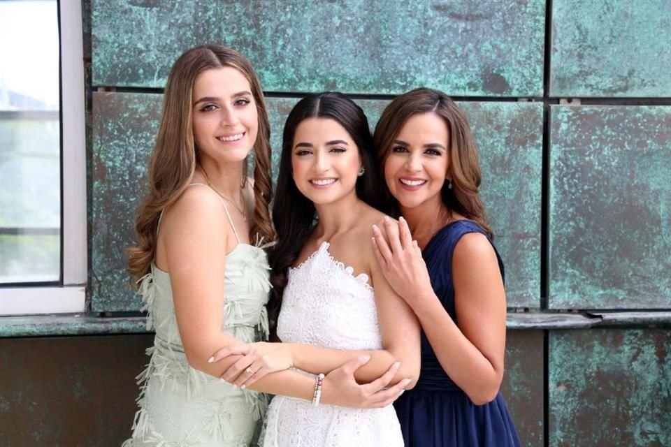 Fernanda Páez Ávila, Mariana Páez Ávila y Mónica Ávila de Páez