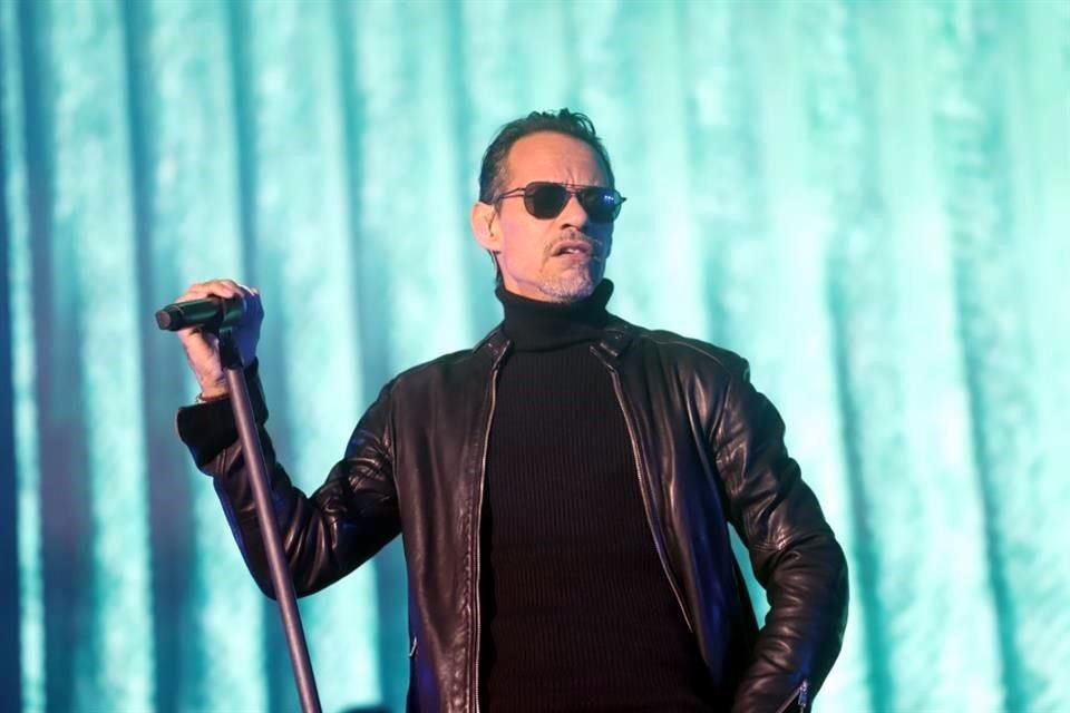Marc Anthony ofreció anoche un concierto lleno de energía y ritmo con su 'Viviendo Tour' en el estadio de los Sultanes.