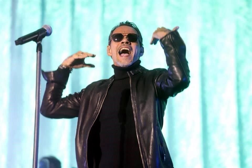 Marc Anthony ofreció anoche un concierto lleno de energía y ritmo con su 'Viviendo Tour' en el estadio de los Sultanes.
