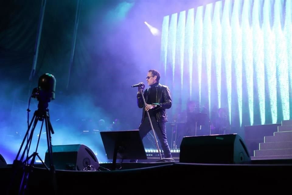 Marc Anthony ofreció anoche un concierto lleno de energía y ritmo con su 'Viviendo Tour' en el estadio de los Sultanes.