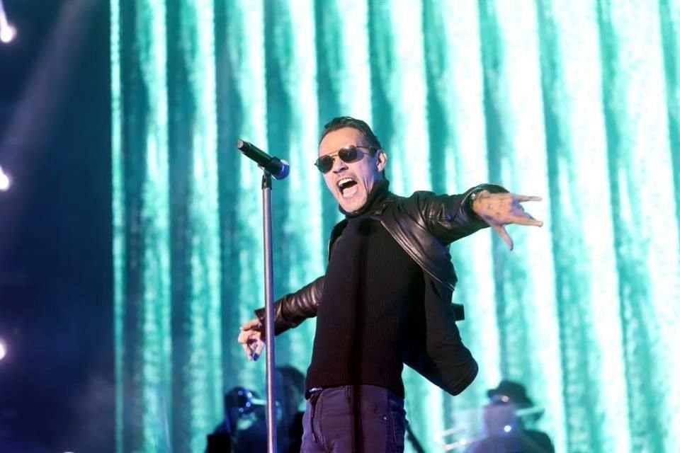 Marc Anthony ofreció anoche un concierto lleno de energía y ritmo con su 'Viviendo Tour' en el estadio de los Sultanes.