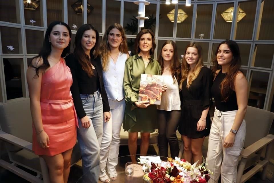 Paulina Turner, Balbina Garza, Paloma Lobeira, Norma Castelo, Inés de los Santos, Bárbara Alonso y Fernanda Guerra