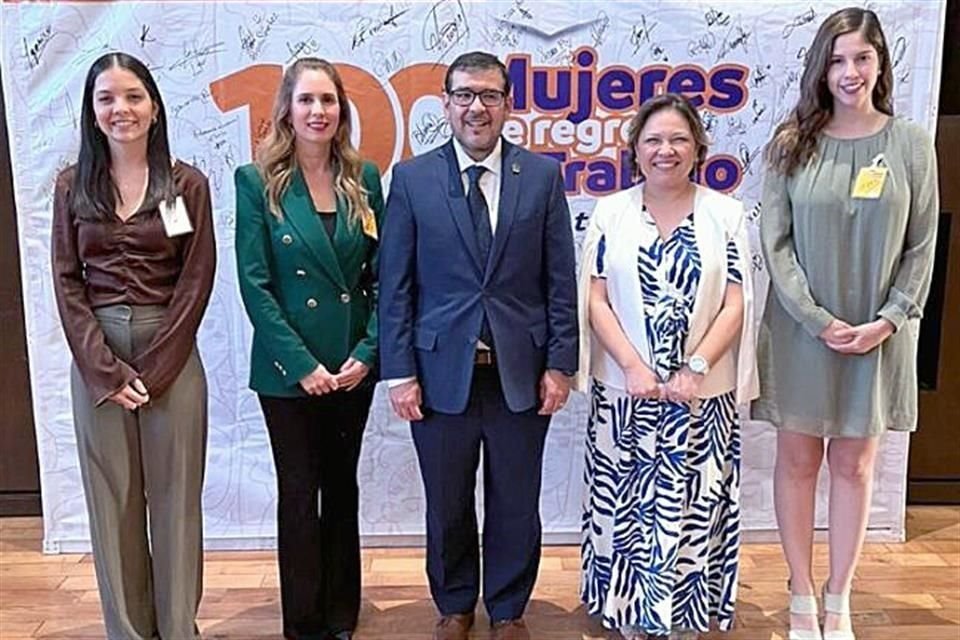Con la Secretaria del trabajo en 100 mujeres de regreso al trabajo.