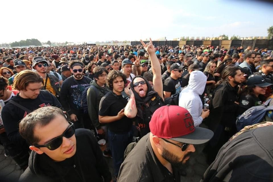 Los asistentes reportaron lento acceso a la entrada del festival.