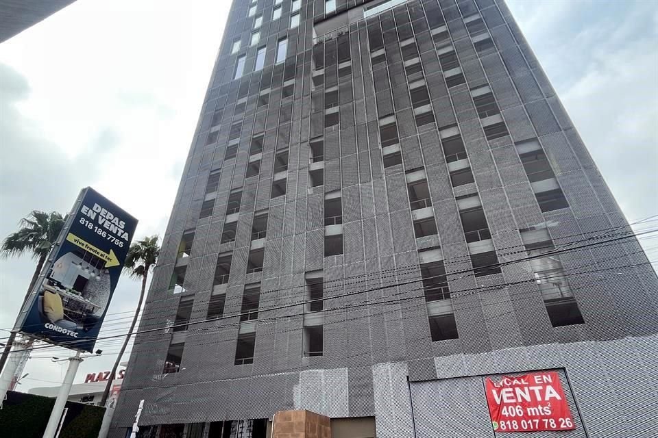 El edificio Condotec se ubica en la Avenida Garza Sada, a unos 50 metros de la calle Luis Elizondo, en el sur de la Ciudad.