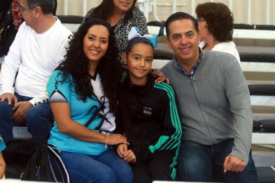 Reyna Mejía, Regina Gómez Mejía y Everardo Gómez