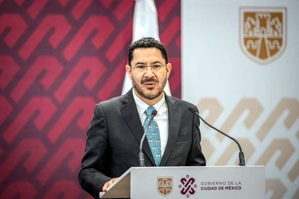 Al respecto, el Jefe de Gobierno, Martí Batres, reconoció el desdoblamiento del campamento, afirmó que es menor, pero evadió precisar cifras. 
