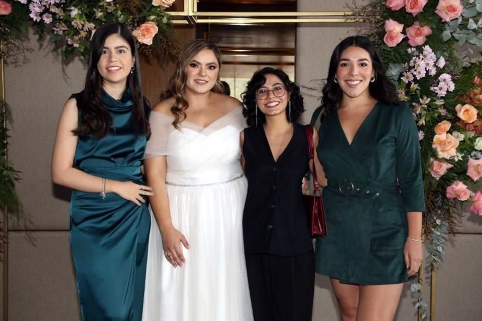 Grecia Flores, Ana Lucia González Saldaña, Christina Escapite y Gabriela Pedraza