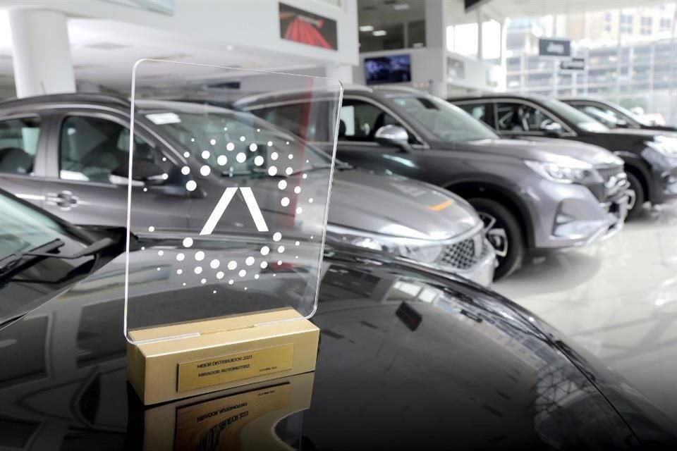Reconocimiento al Mejor Distribuidor Stellantis 2023, Mirador Automotriz en Valle Oriente.