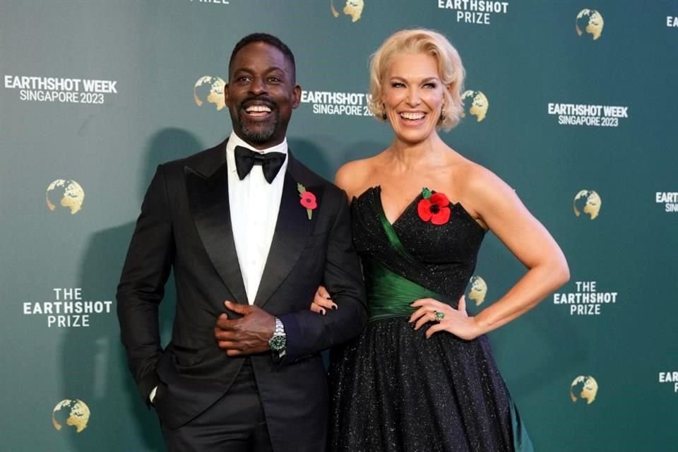 La actriz británica Hannah Waddingham y el actor estadounidense Sterling K. Brown fueron copresentadores en la gala.