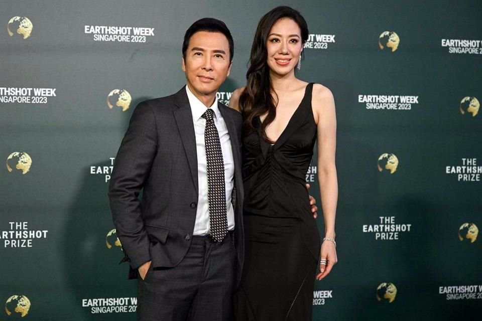 El actor Donnie Yen llegó acompañado de su esposa Cissy Wang.