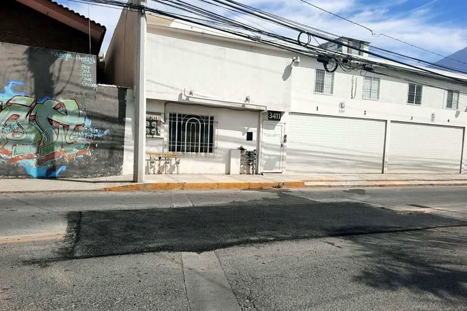 El minisocavón apareció en la calle Río Pánuco, en Monterrey, a unos metros de donde AyD ya había reparado otro.