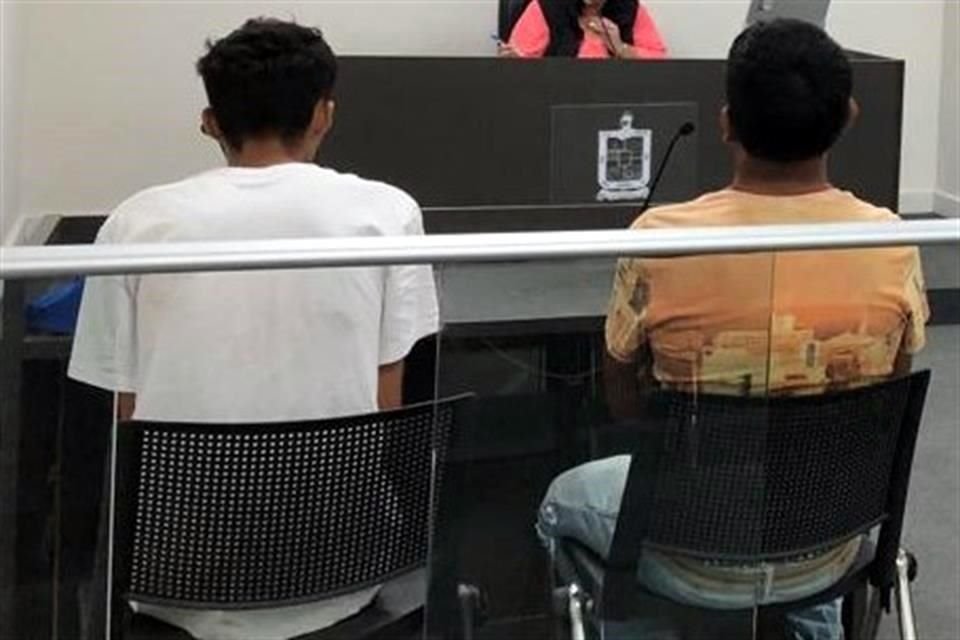 Víctor Osvaldo y Bryan Alan, ambos de 19 años, fueron llevados ante un Juez Cívico.