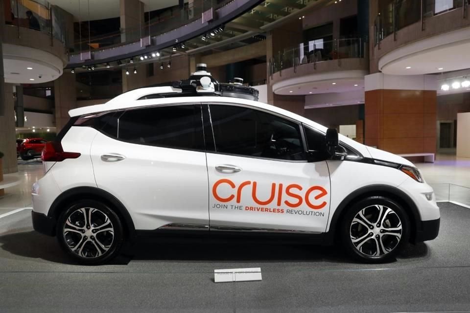 Cruise, la unidad de vehículos autónomos de General Motors, ha suspendido las operaciones de vehículos sin conductor en todo el país después que los reguladores en California determinaron que los autos constituían un peligro para la seguridad pública.