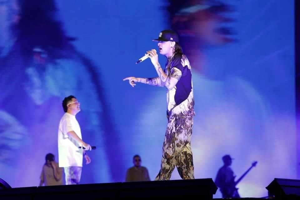 Peso Pluma emocionó a miles de fans que abarrotan su concierto en el estadio de los Sultanes.