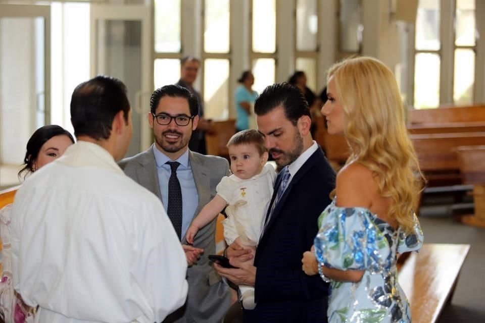 El bautizo fue realizado en el Santuario y Parroquia de Nuestra Señora de Fátima.