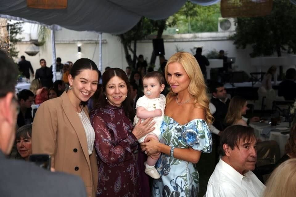 Laura Quintanilla, Laura Salazar de Quintanilla, Marcelo Quintanilla Meade y Miriam Meade de Quintanilla