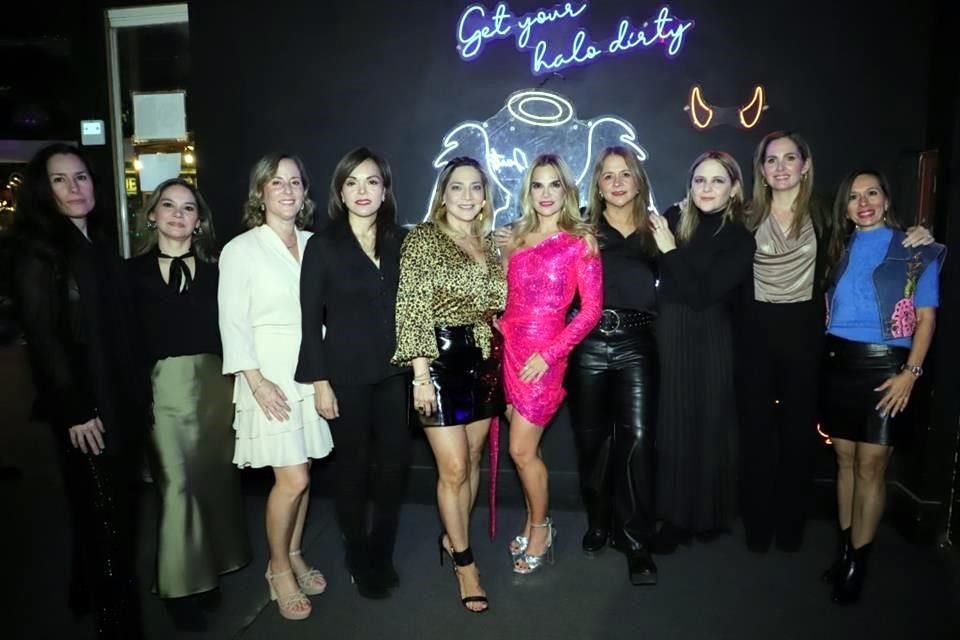 Laura Peña, Aída Mercado, Margot González, Claudia Guerrero, Adriana Rangel, la festejada, Alicia Constantini, Yamile Kuri, Martha García y Claudia Valdez