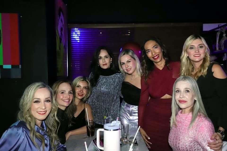 Ana Laura Almada, Norma Lozano, Daniela Cortés, Manés Espino, Brenda Cantú, Jacky Suárez, Daniela Chamorro y Camina Martínez