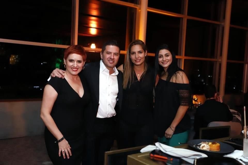 Elsa Guerra, Armando Montemayor, Jennifer Serrano y Angie Castro