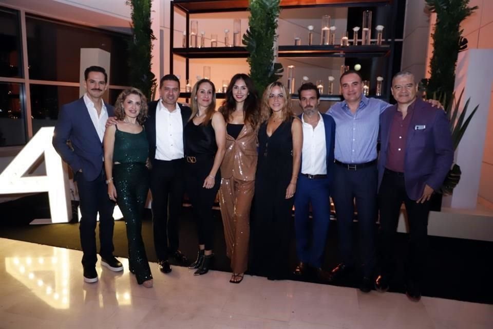 Roberto Carrillo, Karla García, Armando Montemayor, Sonia González, Doris Martín del Campo, Érika Manautou, Alfredo Kaún, Jaime Riquelme y Sergio López