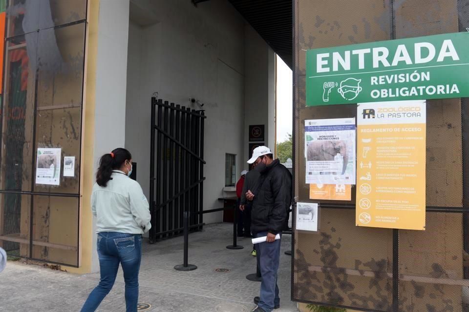 Regios aprovechan periodo vacacional y salen a disfrutar de atracciones en la Ciudad, como erl zoológico La Pastora.