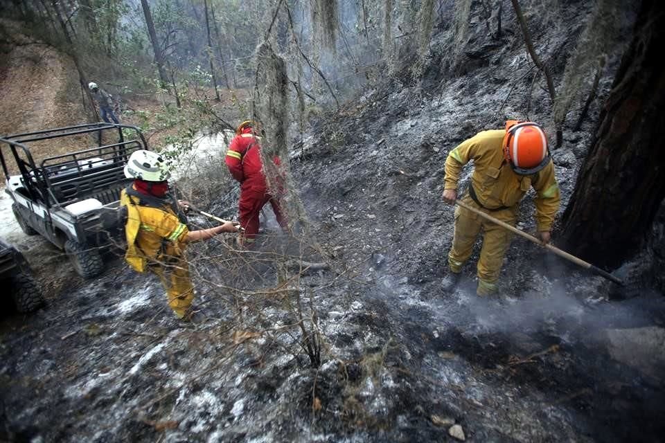 Muchos rescatistas que laboraron en la sierra de Santiago han atendido otros incendios en Zaragoza y Galeana.